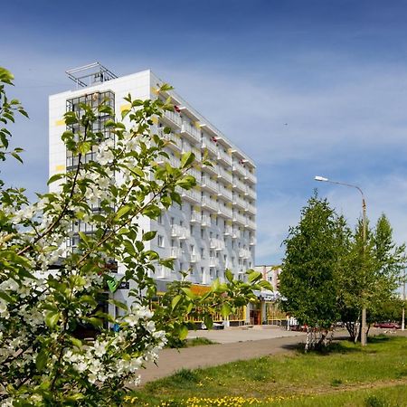 Klubnyi Kvartal Aparthotel Bratsk Esterno foto